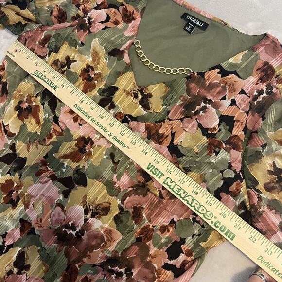 Roz Ali Top Womens 1X Green Floral Metallic Gold Chain Neckline Boho Casual - Picture 6 of 10